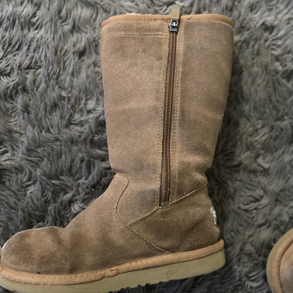 Girls Size 1 Tall Ugg Boots - Picture 8 of 11